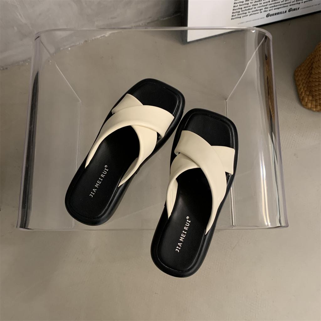 Thick-bottomed One-word Slippers for Women's Summer Wear 2025 New High-end Fashion Super Fire Beach Women's Beautiful Cool Slippers