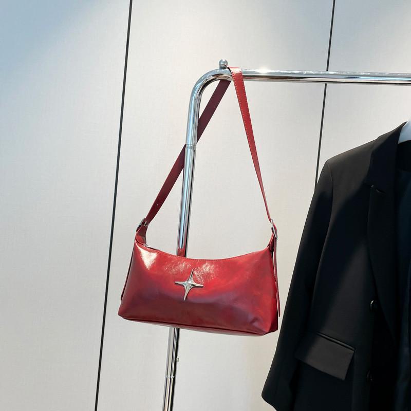 Chic And Minimalist Shoulder Bag For Women Ideal For Casual And Sporty Outfits