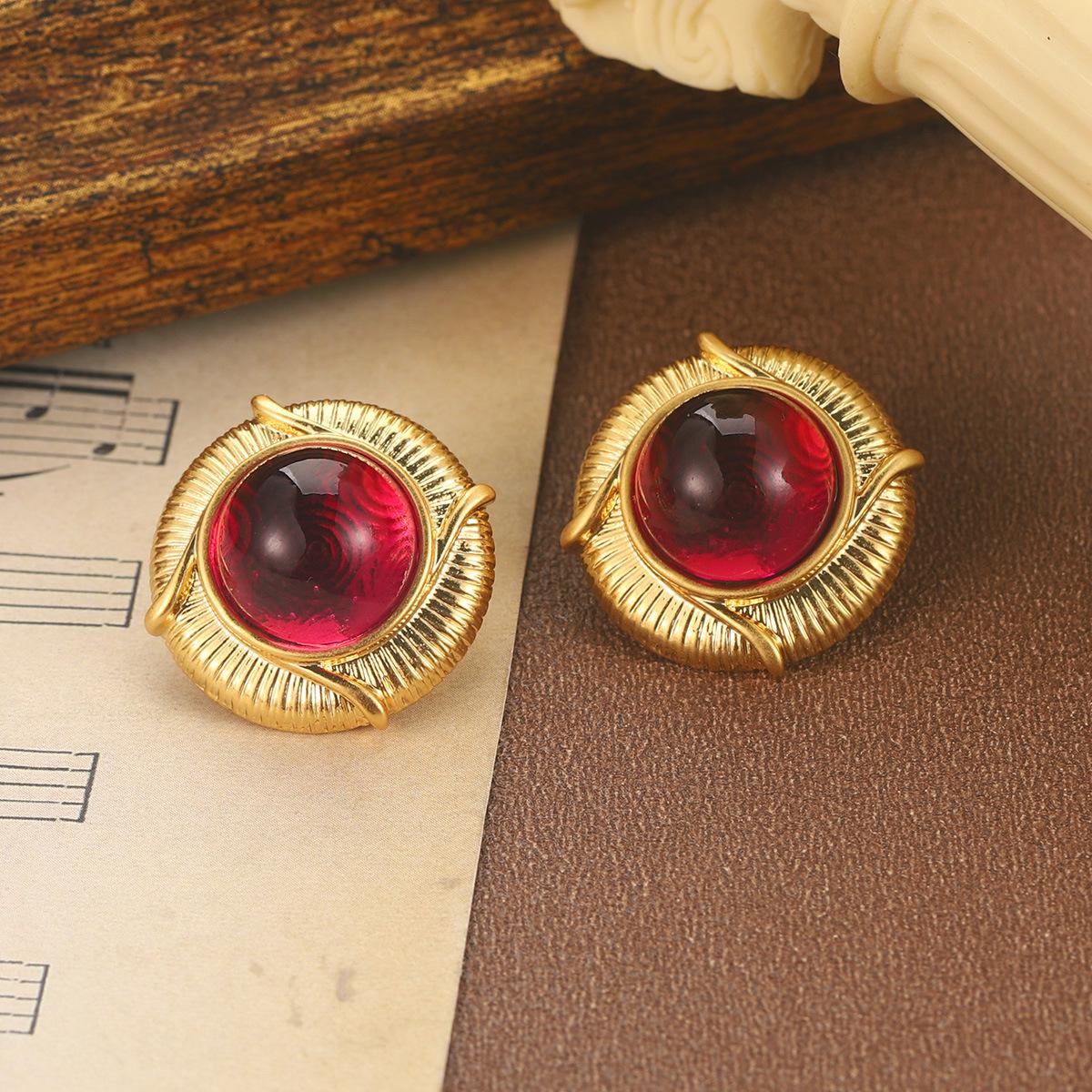 

Medieval vintage jewelry retro niche turquoise earrings pearl pendant premium necklace collarbone chain