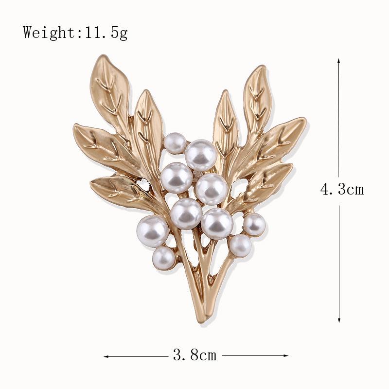 

Retro Suit Personality Fashion Popularity No Light Gold Pearl Leaves Female Corsage Designer Brooch Pin Mini Bobby Pins Perfect Gift for Couples
