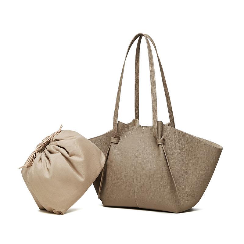 The First Layer Of Cowhide Large-Capacity Tote Bag, Genuine Leather Women'S Bag, Fashionable Bat Bag, Versatile Commuter Bag, Portable Wing Bag.
