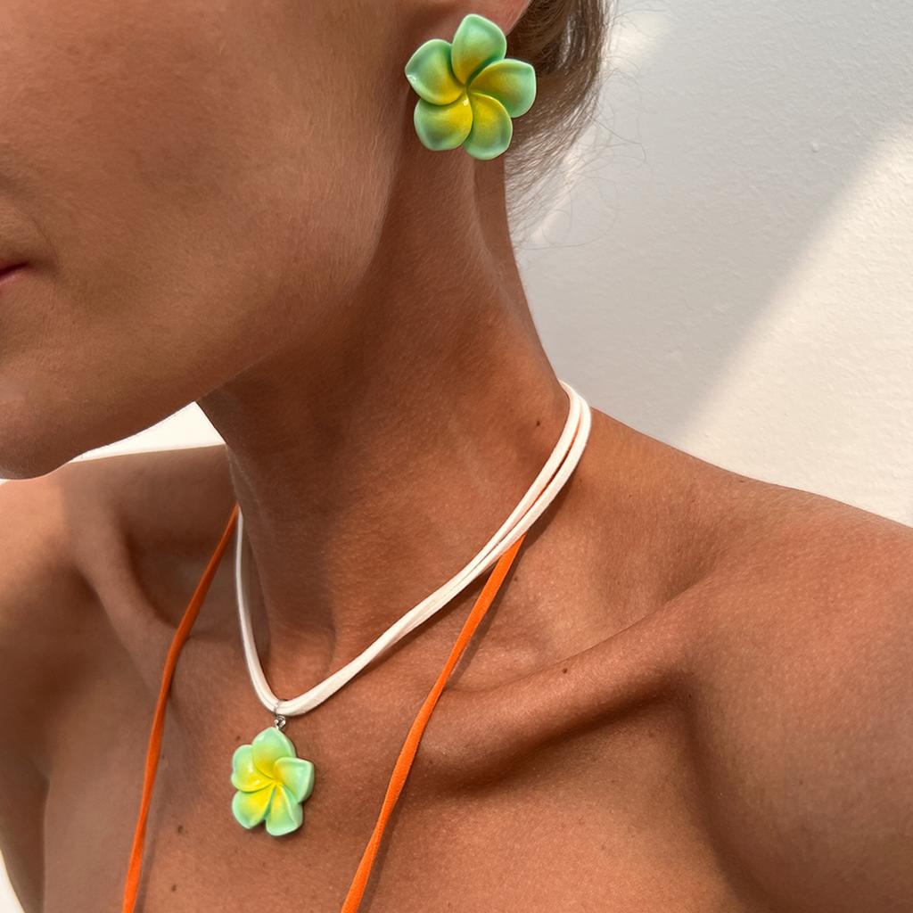 Sweet Wind Gradual Change Color Flower Pendant Necklace, Dopamine Three-Dimensional Flannel Collarbone Chain