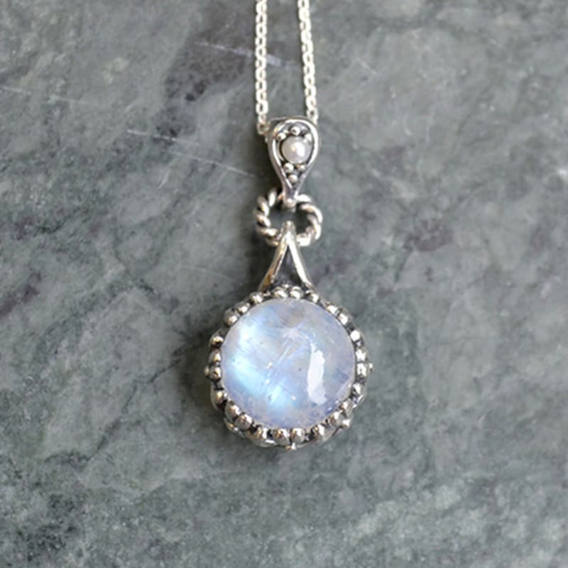 

марта на горищі llevens Rainbow Moonstone