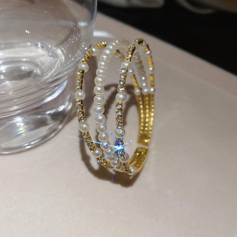 

Dopamine Zirconia Heart Open Bangle: Luxurious Sweet Commuting Jewelry