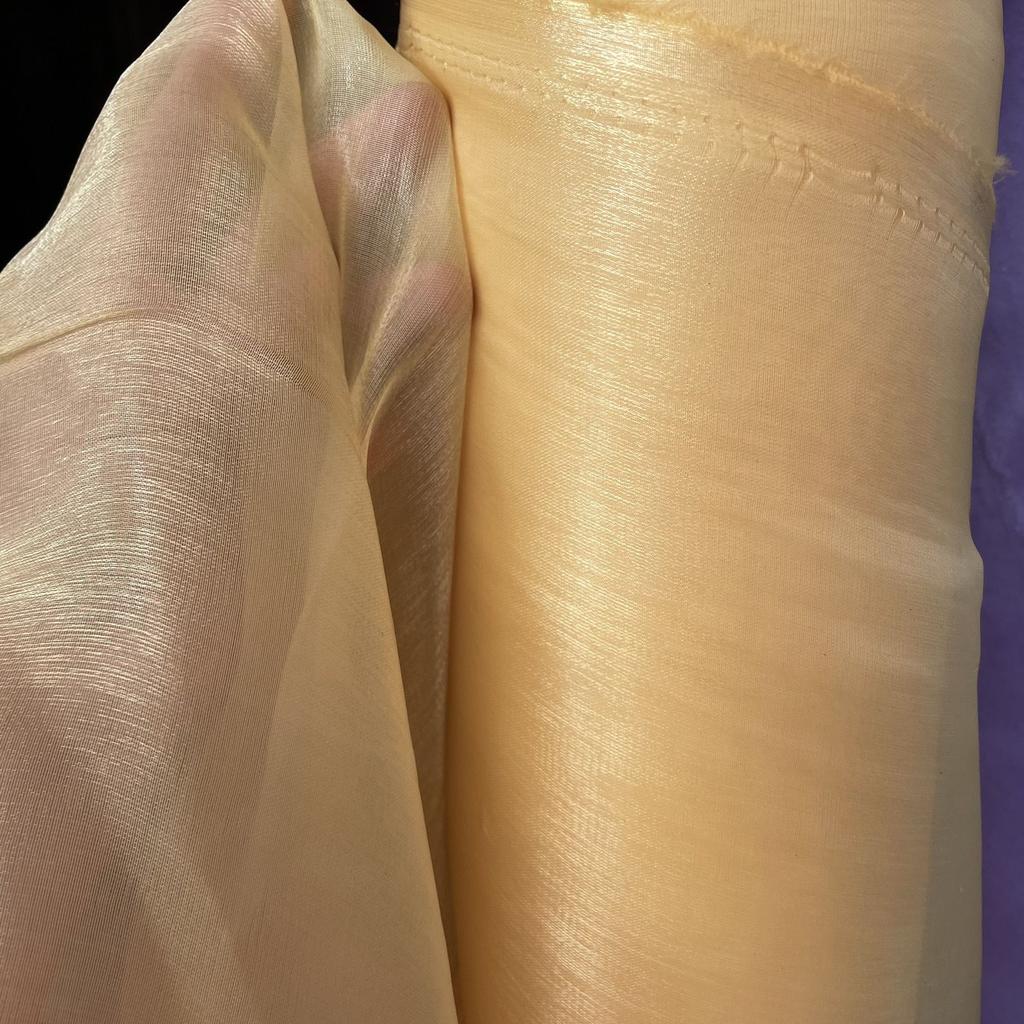 Pearl-like transparent lightweight smooth organza fabric suitable for wedding dresses formal gowns and designer clothing fabrics