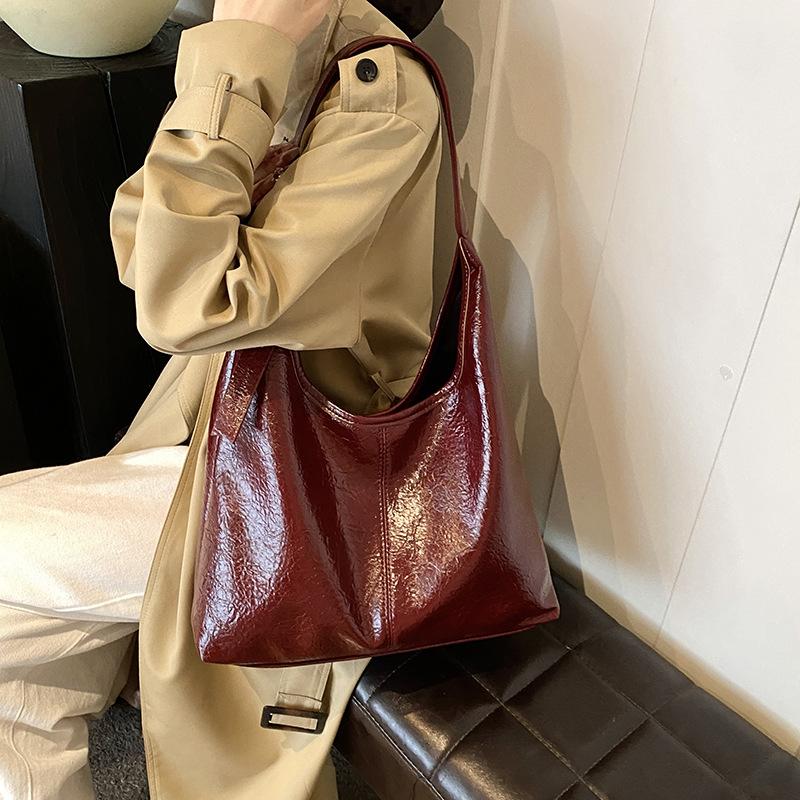 Large-capacity tote bag, shoulder bag, fashionable and simple texture 2025 new trendy temperament underarm women's bag