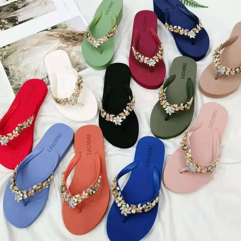 Fashion Slippers Women Glitter Flip Flops Summer 2025 Fashion Outdoor Rhinestone Chain Wedge Beach Slippers Jelly Hawaiian Flat Sandals