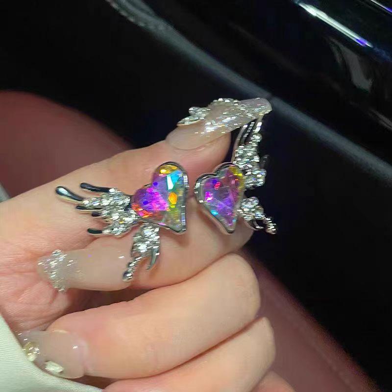 Aurora Heart Wing Ear Cuff: Elegant Diamond-Embedded Angel Elf Design for Women