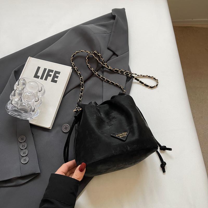 

Stylish Korean Fashion Bucket Bag For Women Featuring Chain Strap And Casual Design чёрный