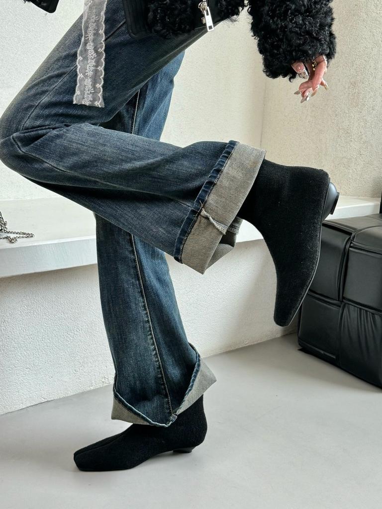 Bottes courtes à bout carré français à semelle plate à rehaussement intérieur pour femmes, bottes d'hiver 2025, nouvelles bottes fines en velours