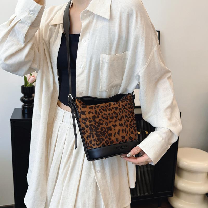 Leopard Print Bucket Women's New Large-capacity Armpit Bag Shoulder Messenger Bag