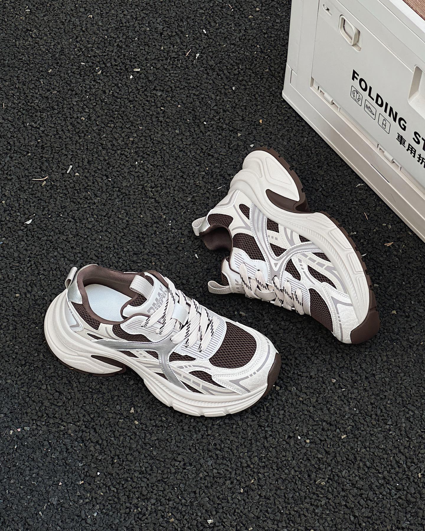 

Подошва на присосках, папины кроссовки женские 2025 весна-лето новая толстая подошва, увеличивающая рост, ретро спортивная обувь женская повседневная универсальная обувь детская 40 коричневый