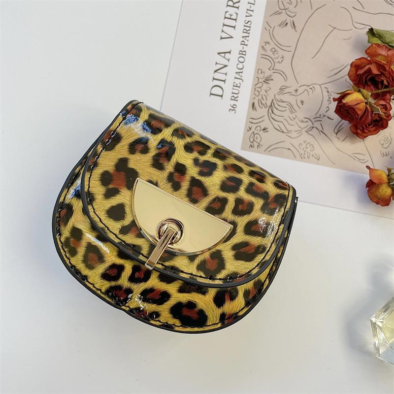 Stylish Mini Leopard Print Crossbody Bag For Girls With Chic Chain Strap And Trendy Design