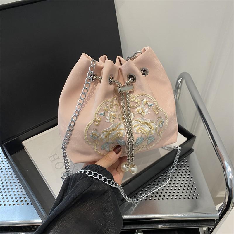 Women Chain Shoulder Bag Chinese Style Fashion Soft Embroidery Drawstring Bucket Bag Casual Pleatd Daily Party Crossbody Bags