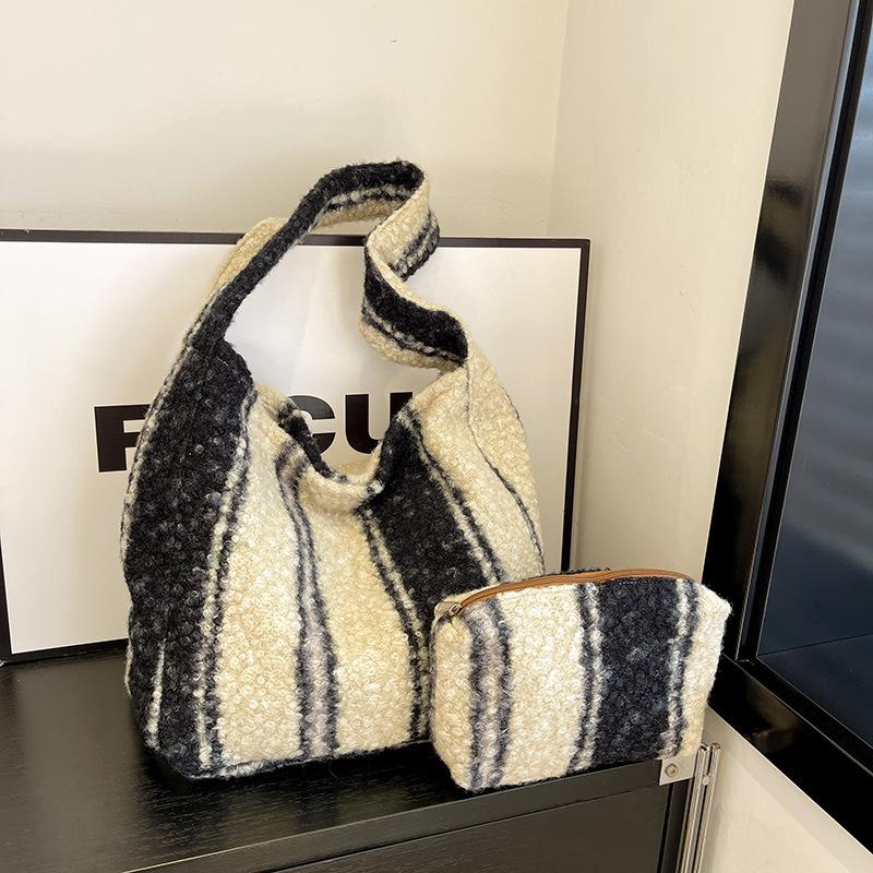 Lamb Wool Plush Bag Women's Large-capacity New Autumn and Winter Versatile Shoulder Bag Alphabet Commuter Tote Bag