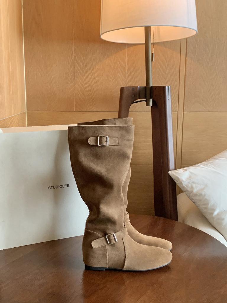 Neuer Spot Traubenmutter Herbst und Winter neu innere Höhenerhöhung von 5cm~ Koreanisches modisches Schnallendesign gestapelte mittelhohe Stiefel