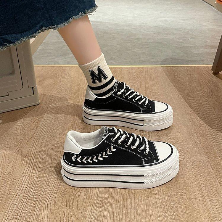 

Универсальные парусиновые туфли на платформе Muffin 2024 года, осень-зима, новая корейская версия, со шнуровкой, низкие, с пшеничными колечками, для студентов, увеличивающие рост, женские туфли 35 чёрный