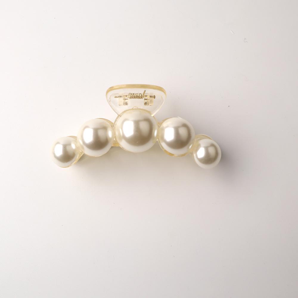 Elegant French Pearl Shark Hair Clip – Gentle Autumn & Winter Hair Accessory