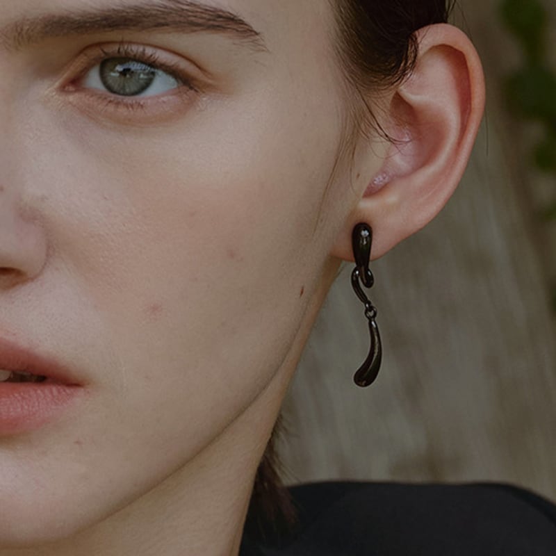 

YUSOWA GROVE DROP EARRING (BLACK) BLACK