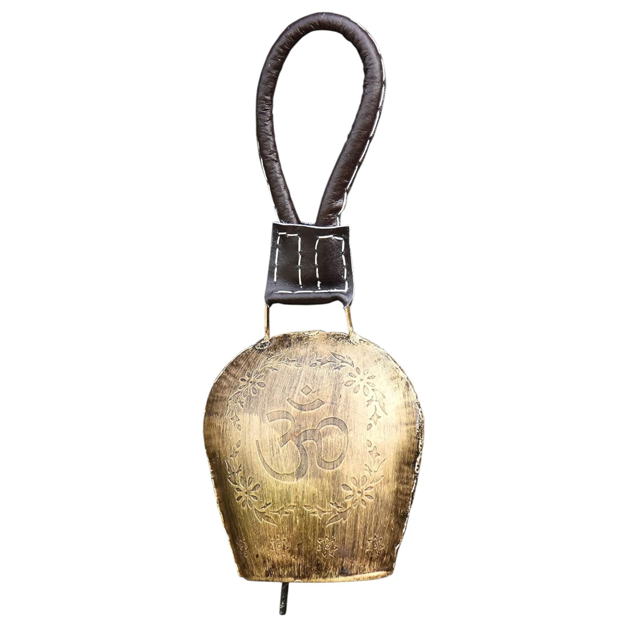 

Антикварный колокольчик Ом ручной работы с кожаным ремешком, 5 дюймов, винтажный настенный декор для гармонии сада и духовной атмосферы