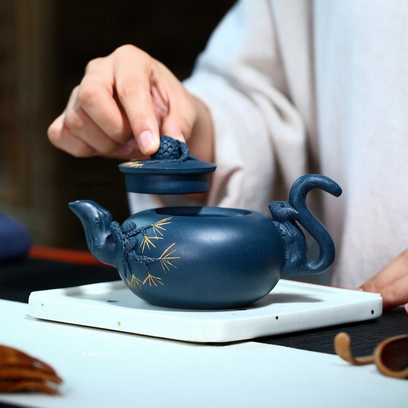 230ml Chinese Yixing Purple Clay Teapot Famous Handmade Squirrel Shape Zisha Tea Pot Beauty Kettle Teaware Tea Ceremony Gifts
