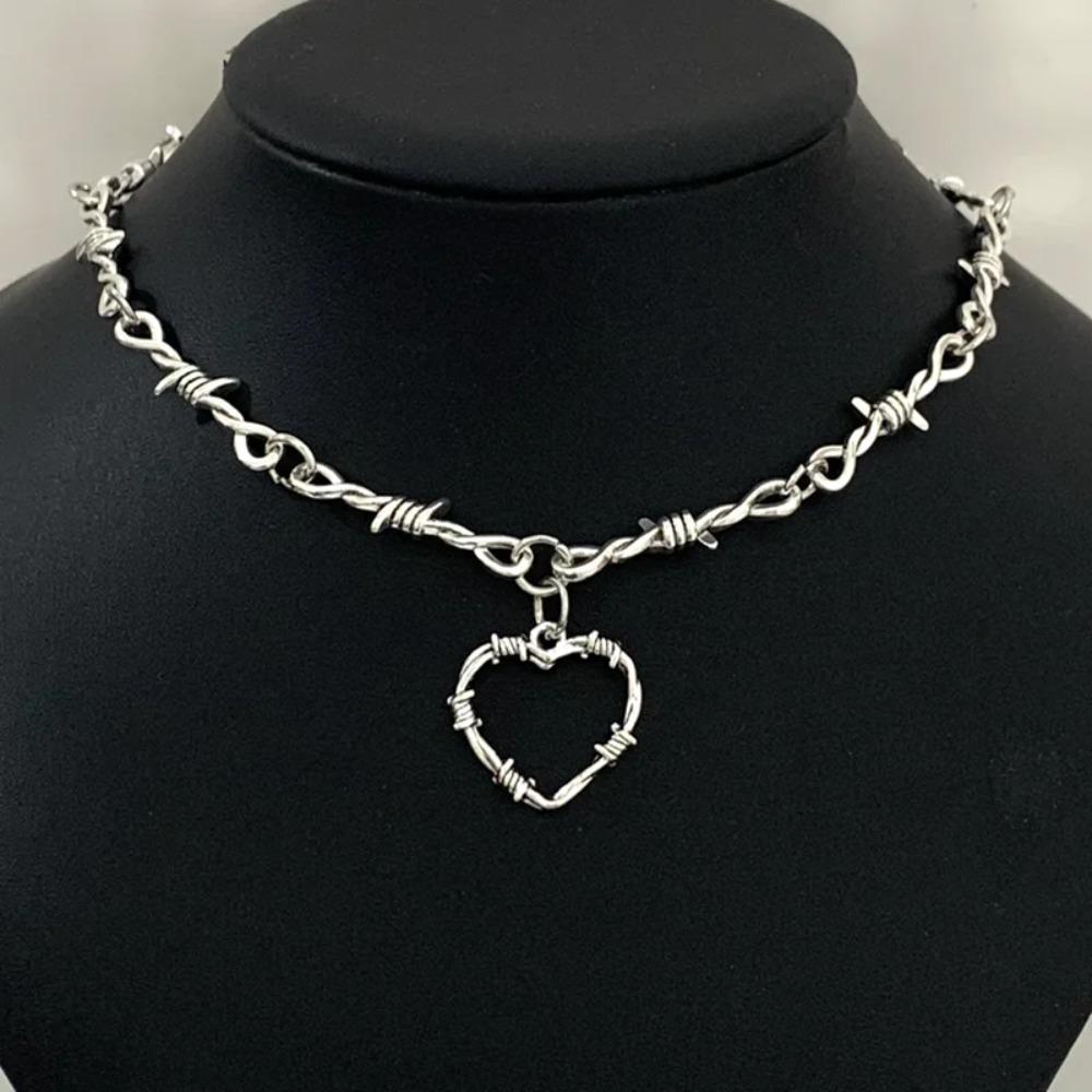 Liten tråd Brambles Iron Heart Choker Halsband Kvinnor Hip-hop Gotisk Punk Style Taggtråd Små taggar Kedja Choker Gåvor