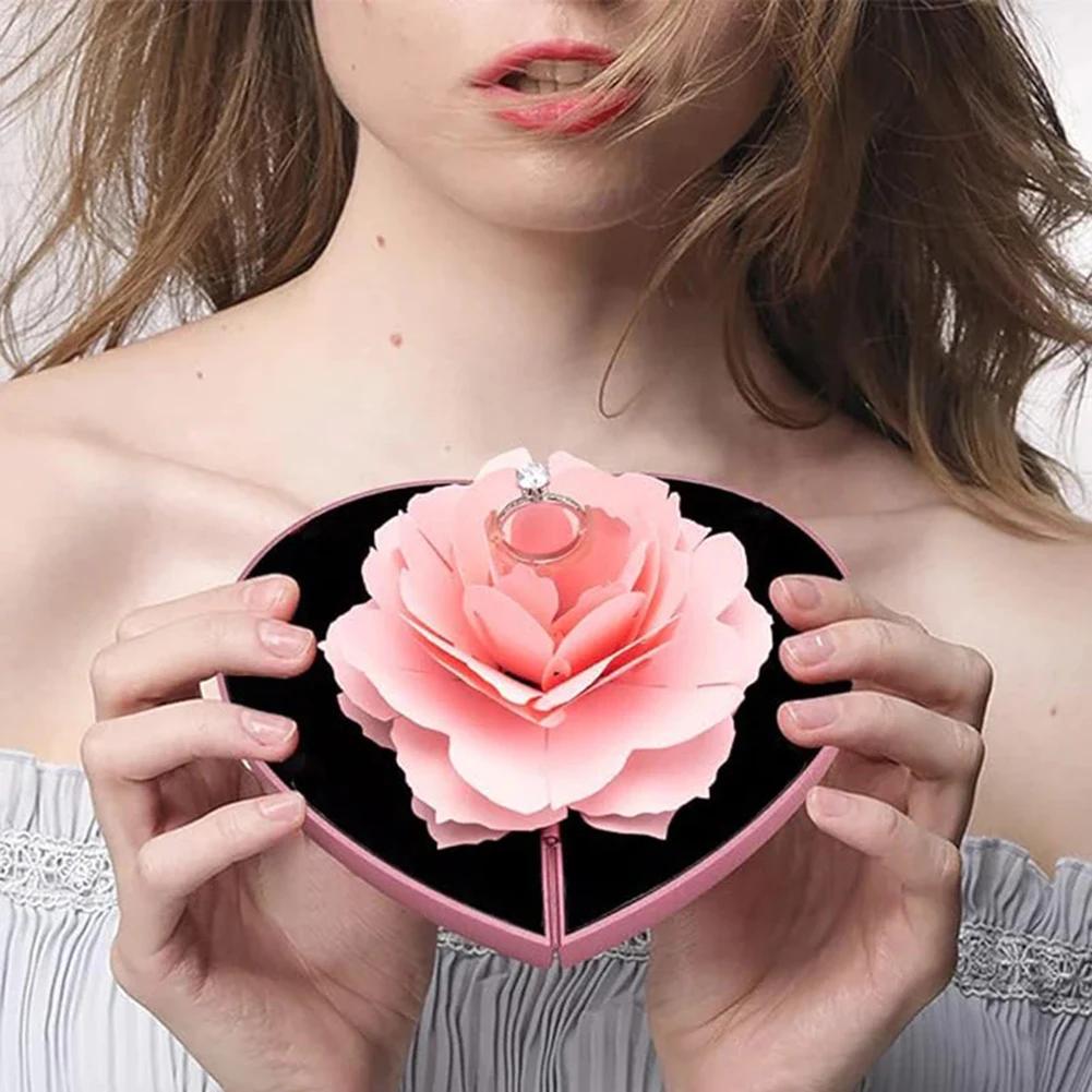 Herzförmige drehbare Rosenring-Box, High-End-Samt, verstellbar, kreative Geschenkbox für den Valentinstag zur Schmuckaufbewahrung