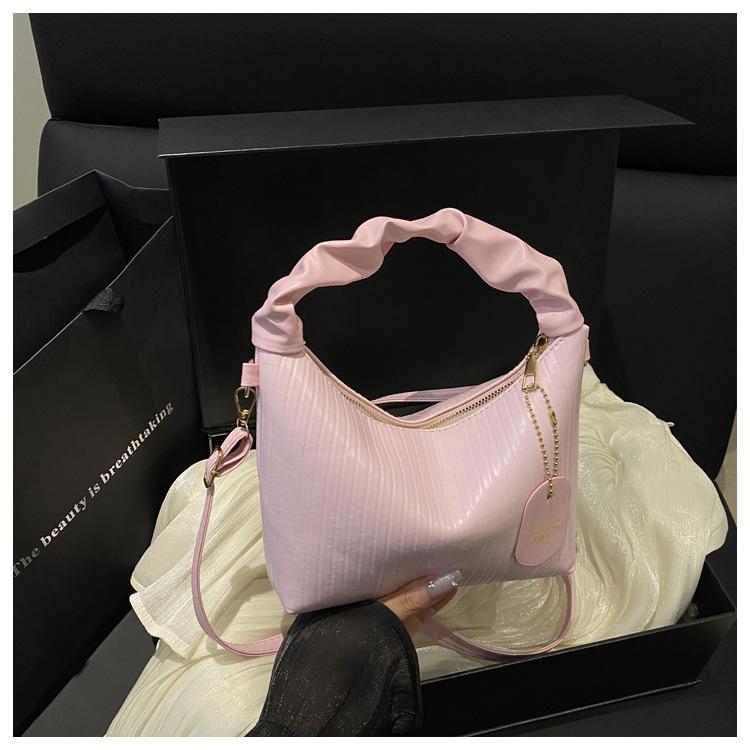 

Korean contrasting color pleated cloud bag 2025 summer new fashion portable women s bag foreign style personalized shoulder messenger bag розовый