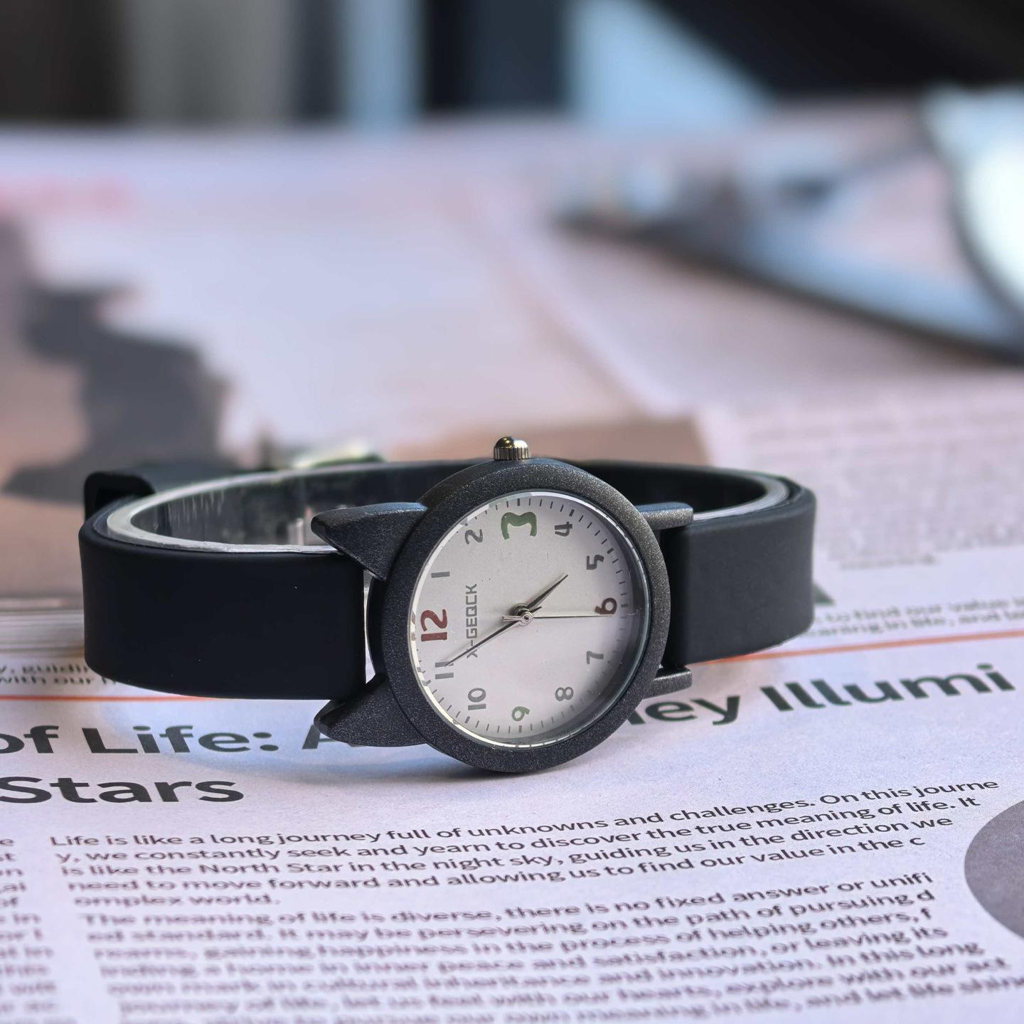 

Cute Girl Jelly Watch Girl Simple White Youth Campus College Style High Value Quartz чорний
