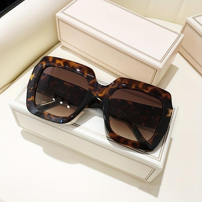 Sunglasses Men Women Luxury Brand New Fashion Vintage Square Designer Summer Pink Sun Glasses Femlae Oversized UV400 Shades