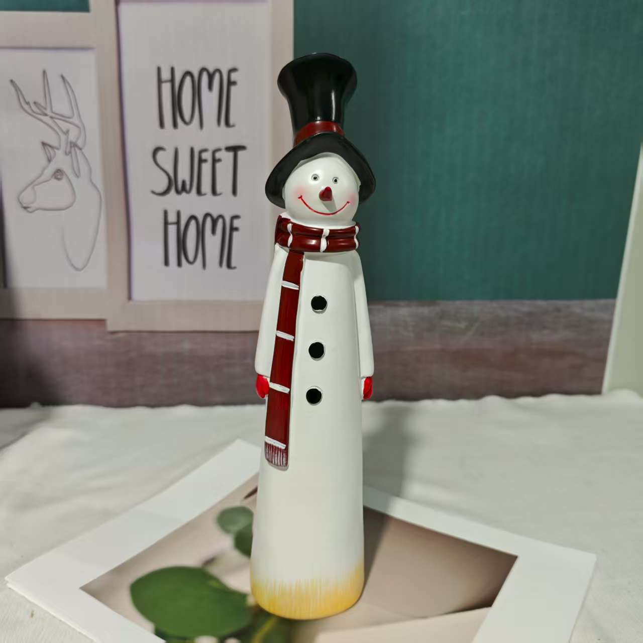 

1PCS Christmas Santa Claus Figurine Desktop Ornament Snowman Resin Tabletop Decoration for Christmas Bedroom Decoration