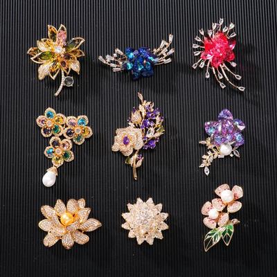 High-End Kristall Zirkon Blumenbrosche: Elegantes Kupfer-Accessoire für Damenmode
