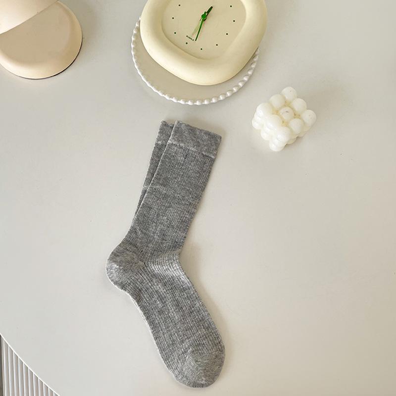 

Kasi Women s Trendy White Embroidered Cotton Socks - Breathable, Sweat-Absorbing, Thin, and Hollow-Out Mid-Calf for Summer серый