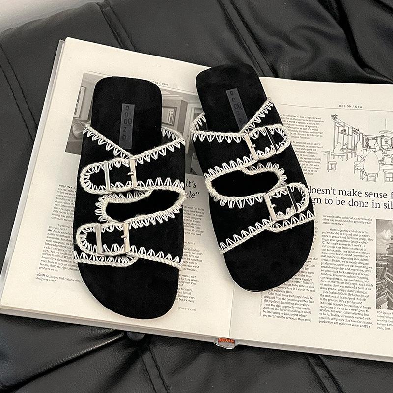 Fashion versatile simple casual comfortable sandals women 2025 new summer wear non-slip one-word beach shoes