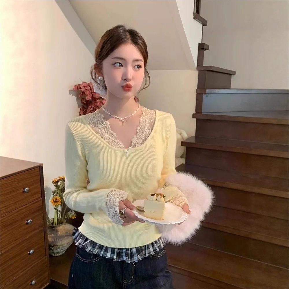 Retro lace splicing bottoming shirt for women's autumn and winter new pure desire slim and thin Spice girl sexy long-sleeved top
