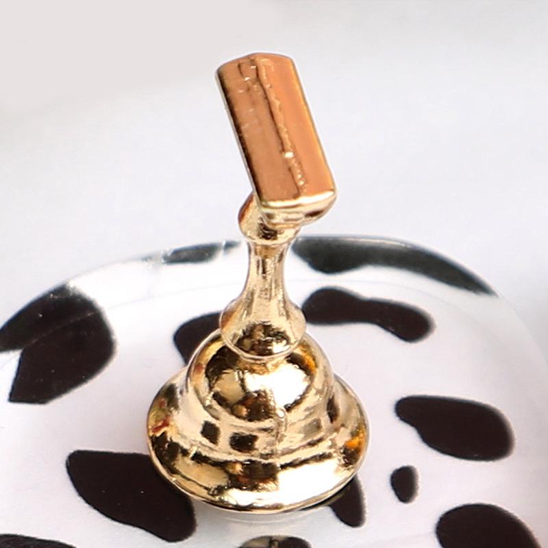 1Pc Milk Cow Magnetic Base 5Pcs Nail Tips Holders Nail Art Display Practice Stand Nail Polish Color Chart Showing Shelf