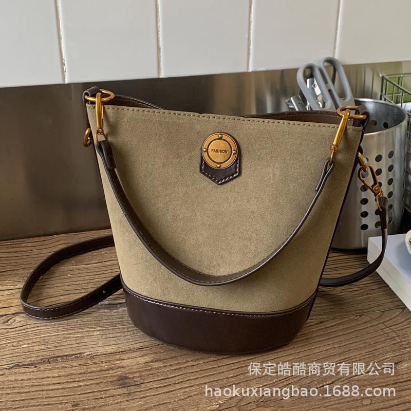 Fashion retro matte small bag women's 2025 new contrasting color versatile messenger bag exquisite super fire portable bucket bag