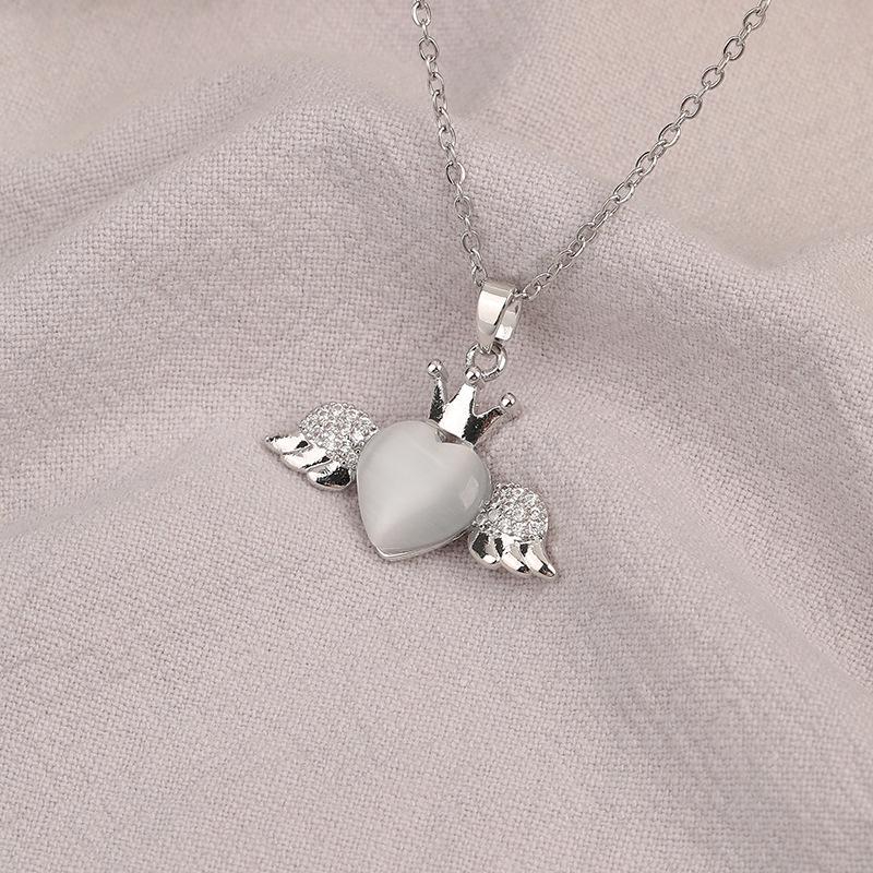 Titanium Steel Non-fading Necklace - European & American Style, Light Luxury, Versatile Korean Fashion, Perfect for Women and Girlfriend Gifts.