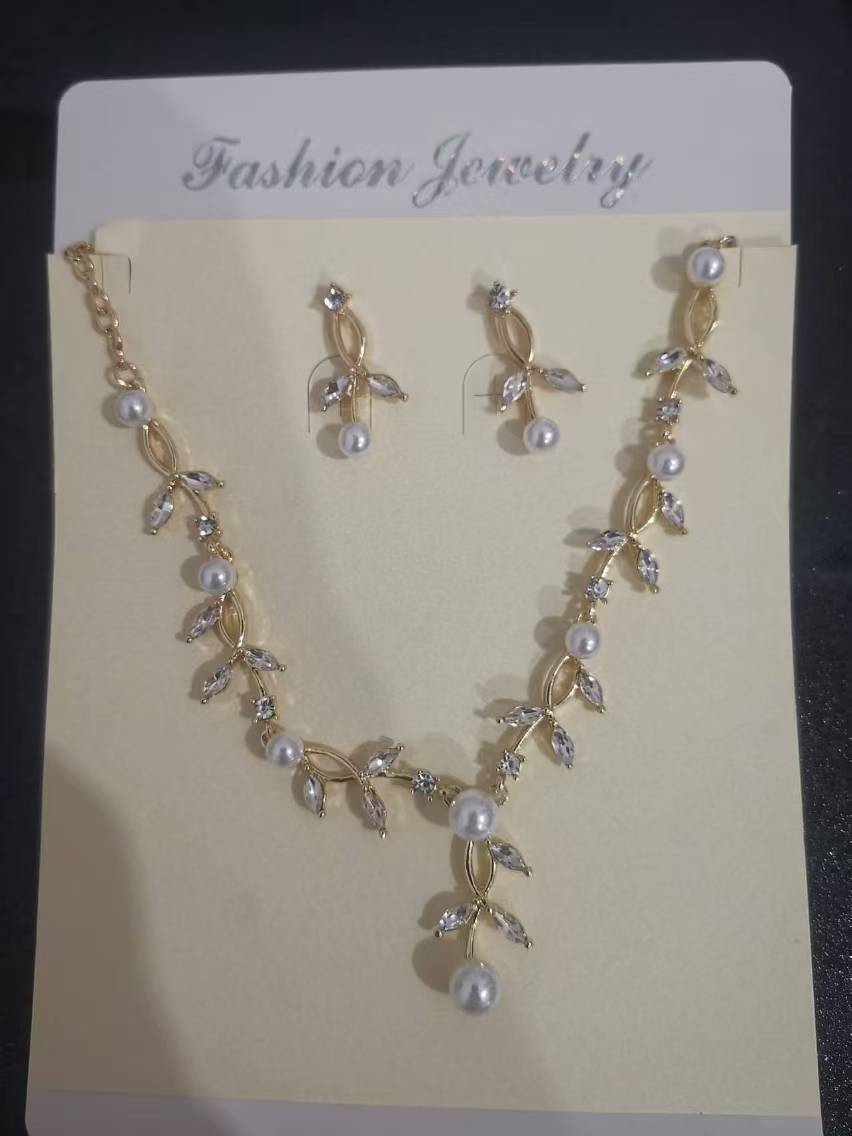 

New deciduous pearl crystal stud earrings bridal wedding atmosphere wedding dress accessories