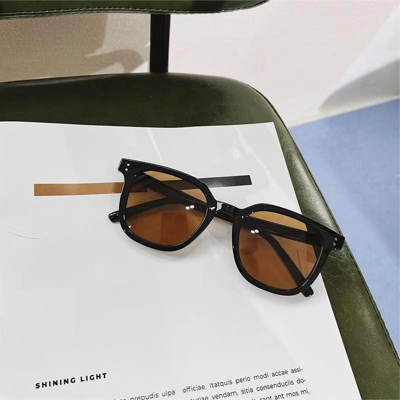 

New Unisex Rectangle Vintage Sunglasses 2026 Fashion Design Retro Sun Glasses Female Lady Eyeglass Cat Eye Casual Goggles UV400