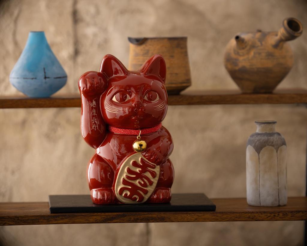 Gingado Maneki Neko Red Right Paw Made of Lucky Good Feng Shui Takaoka Bronze Maneki Neko (Large - 16cm) Lacquer, Raised, Metal, Cat, Luck, Figurine,