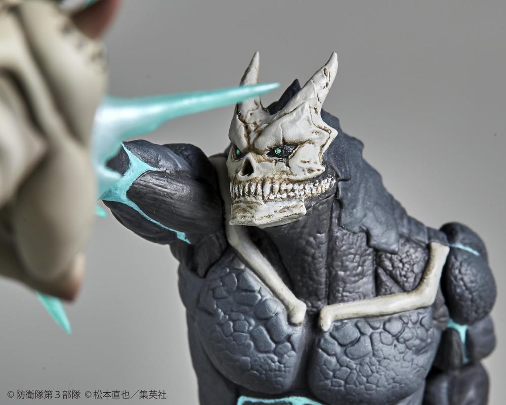 Kaiyodo Anime "Kaiju No. 8" Kaiju No. 8 vs. Kaiju No. 9 1/18 Scale PVC Painted Complete Figure
