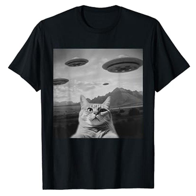 Alien Cat UFO T-Shirt Cat Selfie with UFOs Alien Extraterrestrial UFO Believer Tee Humor Funny Kitty Lover Graphic Outfits Gifts