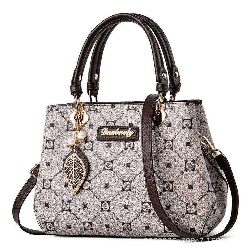 Elegant Korean Style Large Tote Bag For Women Spacious Handbag With Stylish Design