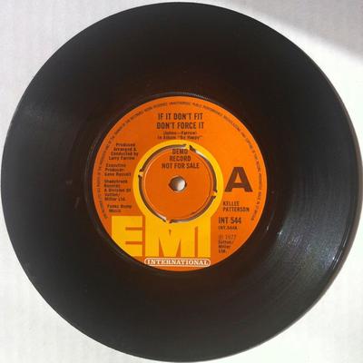 7inch Record KELLEE PATTERSON - If It Don't Fit, Don't Force It INT544PROMO EMI Internation 1977 UK Soul/Funk Used