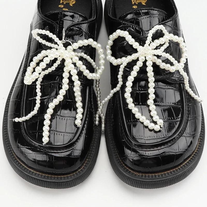 1 Paar Fliege Perle Blume Schnürsenkel Schnalle Schuhanhänger Schnürsenkel Dekorationsclips Schuhzubehör für Frau Weiß und Silber