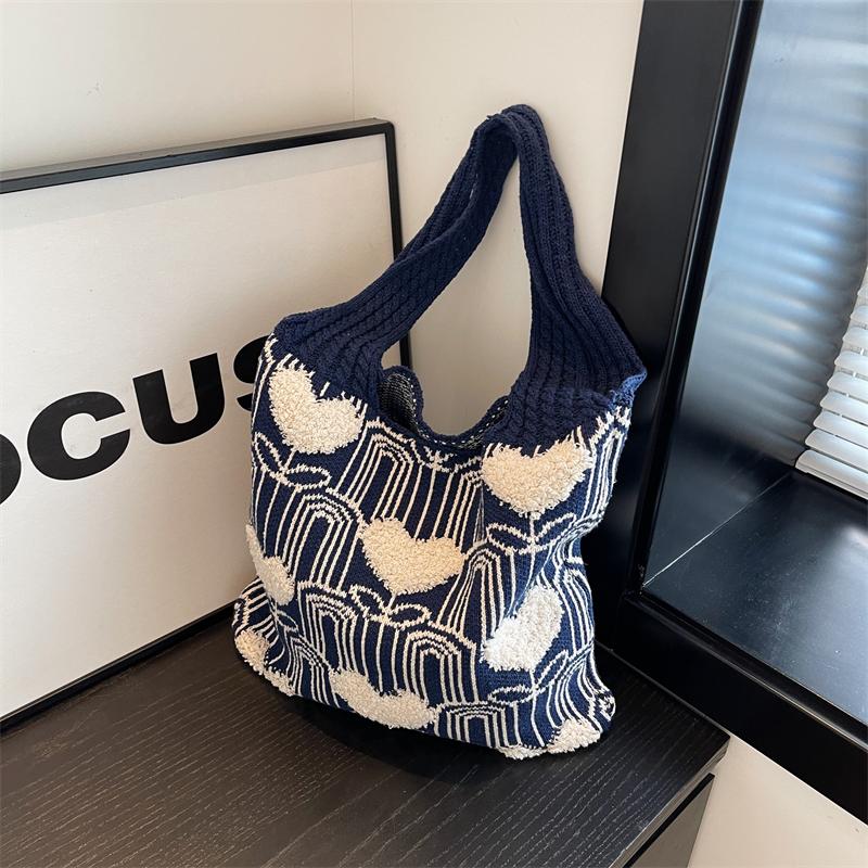 Leisure Knitted Tote Bag Women's New Fashion Versatile Single Shoulder Bags Heart Flower Large Capacity Commuter Shopping Bags