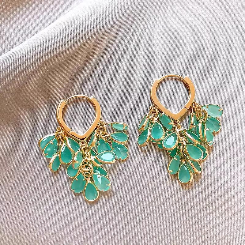 

Модні сережки-краплі для жіночих прикрас зелений