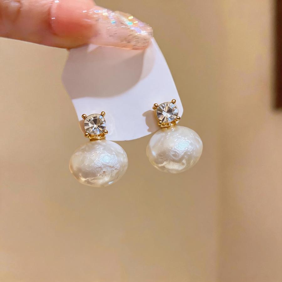 Silver Needle Rhinestone Pearl Round Stud Earrings - Retro, Fashionable, Elegant, Light Luxury, Minimalist Ear Jewelry