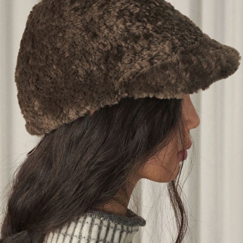 

VERSO Кепка с козырьком из овчины khaki brown